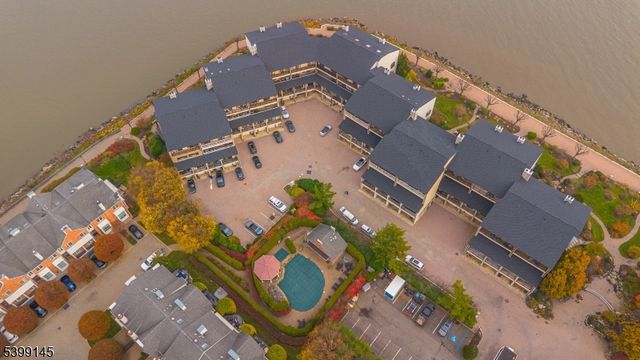 1225 River Rd 7D, Edgewater Boro, NJ 07020