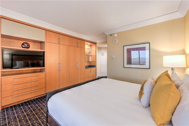 2000 Fashion Show Drive 5617, Las Vegas, NV 89109