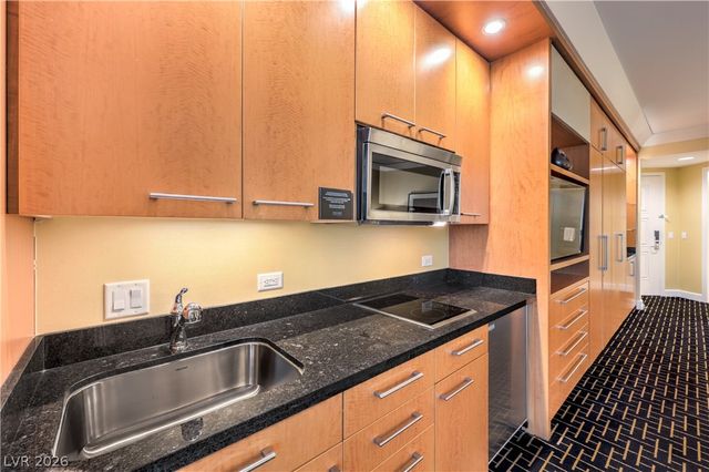 2000 Fashion Show Drive 5617, Las Vegas, NV 89109