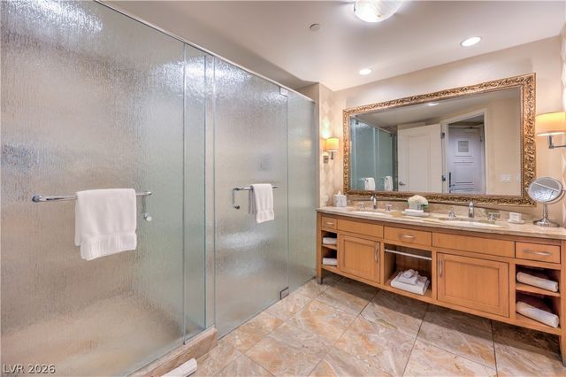 2000 Fashion Show Drive 5617, Las Vegas, NV 89109