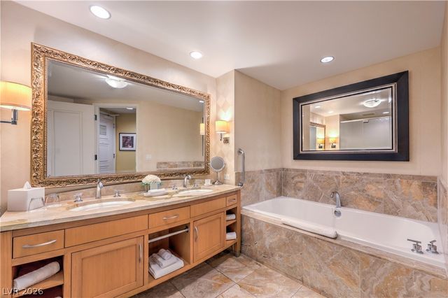 2000 Fashion Show Drive 5617, Las Vegas, NV 89109