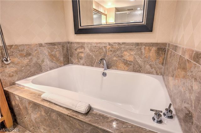 2000 Fashion Show Drive 5617, Las Vegas, NV 89109