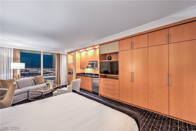 2000 Fashion Show Drive 5617, Las Vegas, NV 89109