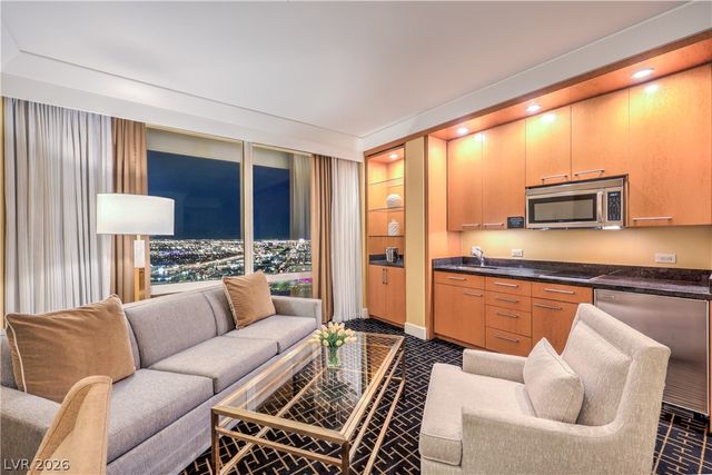 2000 Fashion Show Drive 5617, Las Vegas, NV 89109