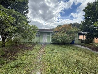 9100 Broad Manor Rd, Miami, FL 33147