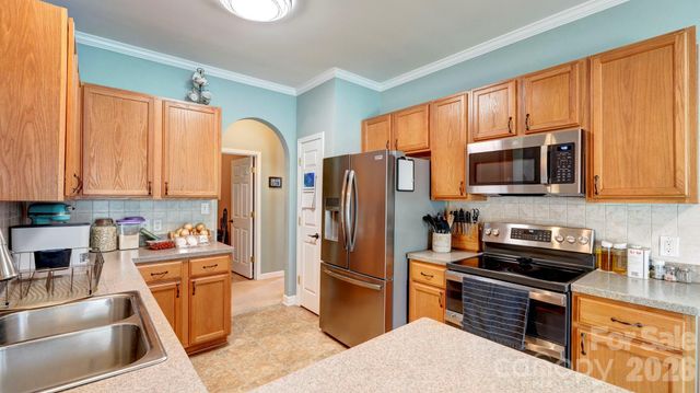 8423 Meadowcreek Village Drive, Locust, NC 28097