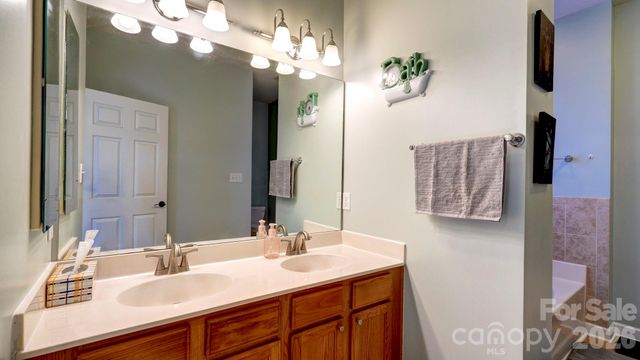 8423 Meadowcreek Village Drive, Locust, NC 28097