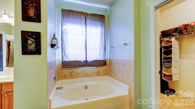 8423 Meadowcreek Village Drive, Locust, NC 28097