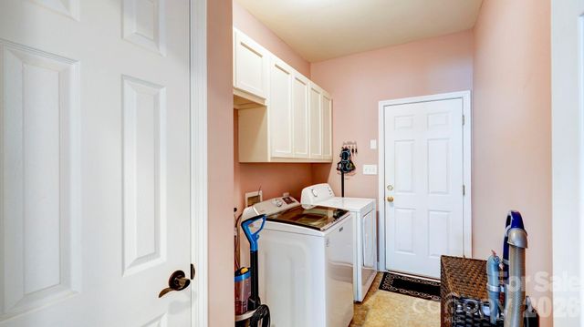 8423 Meadowcreek Village Drive, Locust, NC 28097