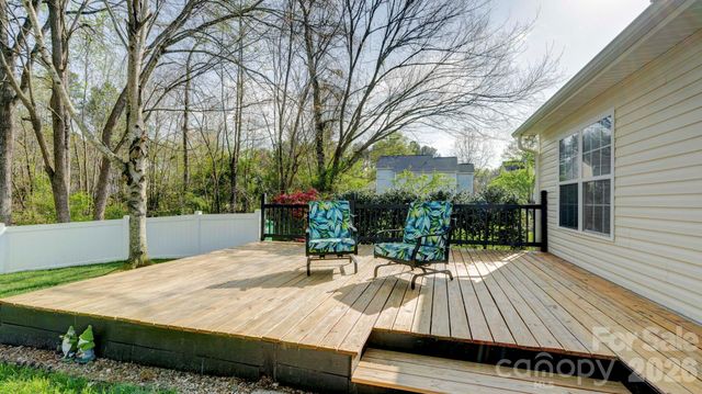 8423 Meadowcreek Village Drive, Locust, NC 28097