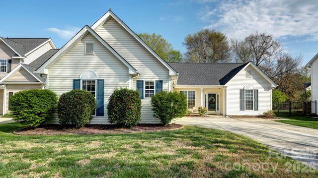 8423 Meadowcreek Village Drive, Locust, NC 28097