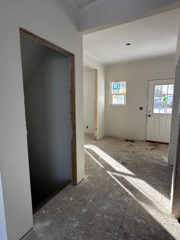 690 Lincoln Lawns Drive NW, Grand Rapids, MI 49534