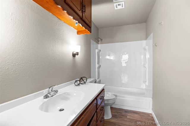 1860 S Armstrong Avenue, Bartlesville, OK 74003