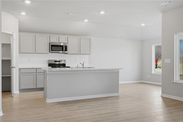 501 SE Nelson Drive, Blue Springs, MO 64014