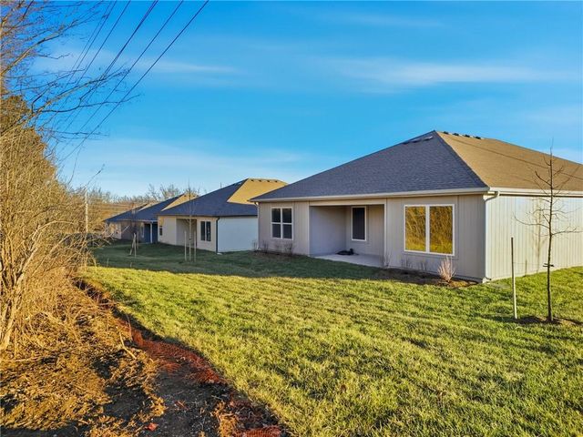 501 SE Nelson Drive, Blue Springs, MO 64014