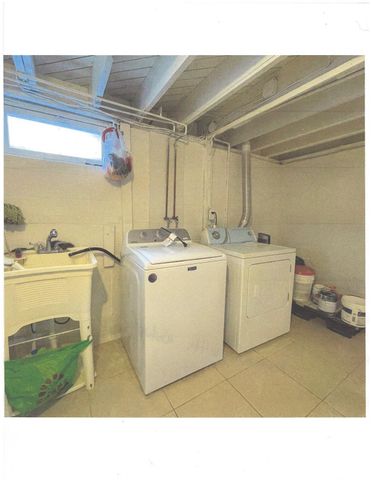 25 Hull Drive, Edison, NJ 08817