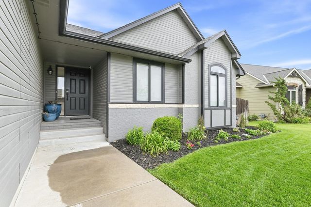 8525 W Candlewood Ct, Wichita, KS 67205