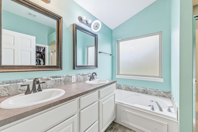 8525 W Candlewood Ct, Wichita, KS 67205