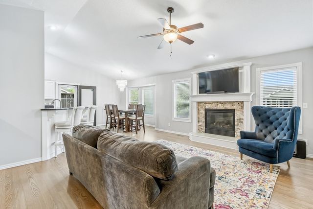 8525 W Candlewood Ct, Wichita, KS 67205