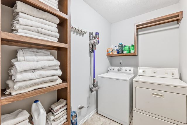 8525 W Candlewood Ct, Wichita, KS 67205