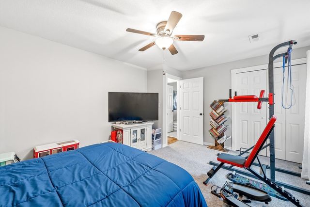 8525 W Candlewood Ct, Wichita, KS 67205