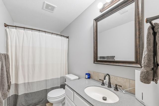 8525 W Candlewood Ct, Wichita, KS 67205