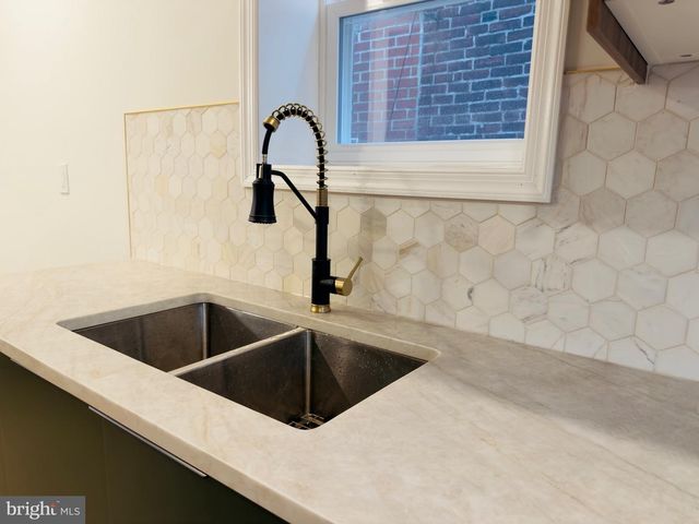 2546 S 9TH ST, Philadelphia, PA 19148