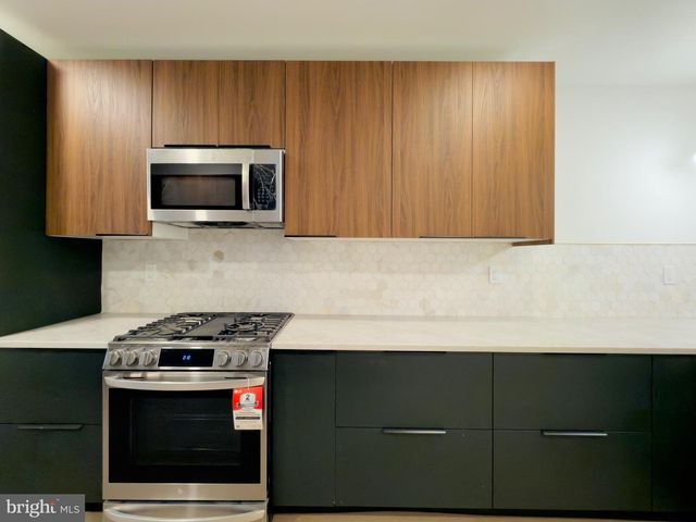 2546 S 9TH ST, Philadelphia, PA 19148