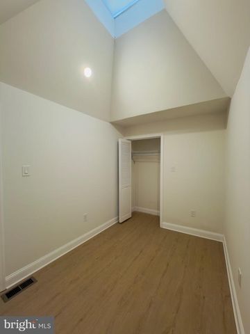 2546 S 9TH ST, Philadelphia, PA 19148
