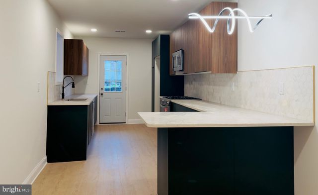 2546 S 9TH ST, Philadelphia, PA 19148