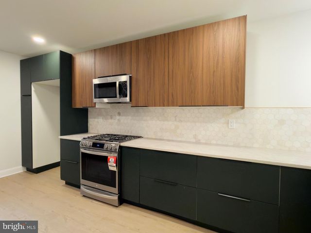 2546 S 9TH ST, Philadelphia, PA 19148