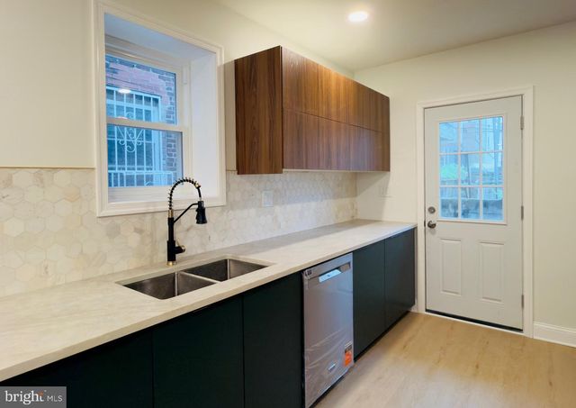 2546 S 9TH ST, Philadelphia, PA 19148