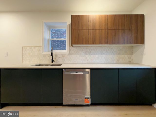 2546 S 9TH ST, Philadelphia, PA 19148