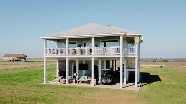 299 Bay Drive, Palacios, TX 77465