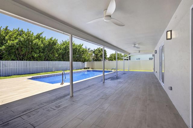 12890 Guilford Circle, Wellington, FL 33414