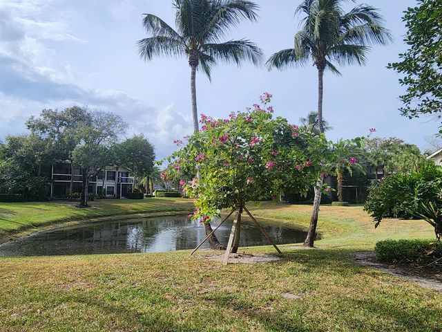 11863 Wimbledon Circle 416, Wellington, FL 33414