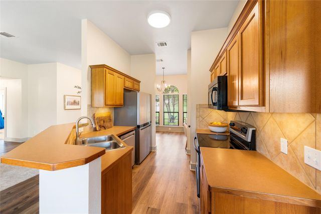 10102 Twin Lake LOOP, Dripping Springs, TX 78620