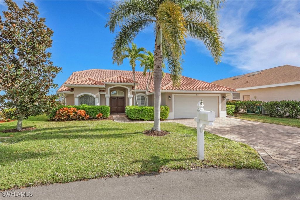 2174 E Crown Pointe BLVD, Naples, FL 34112