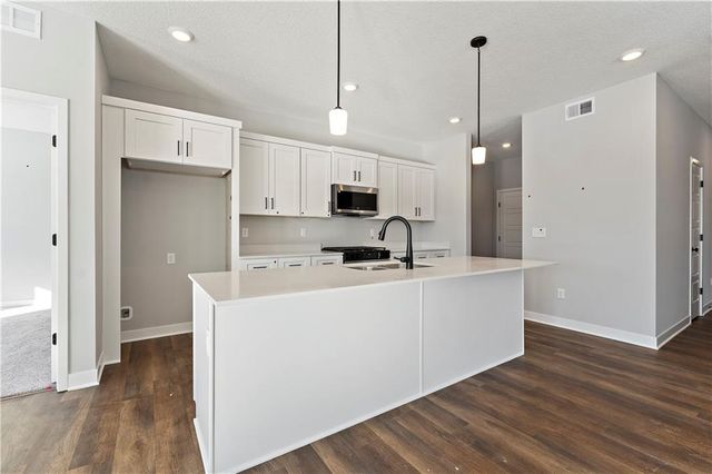 501 Woodview Drive, Raymore, MO 64083