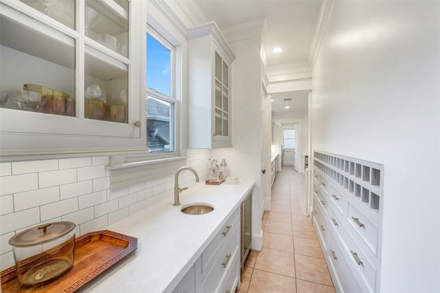 1022 Arlington Street, Houston, TX 77008