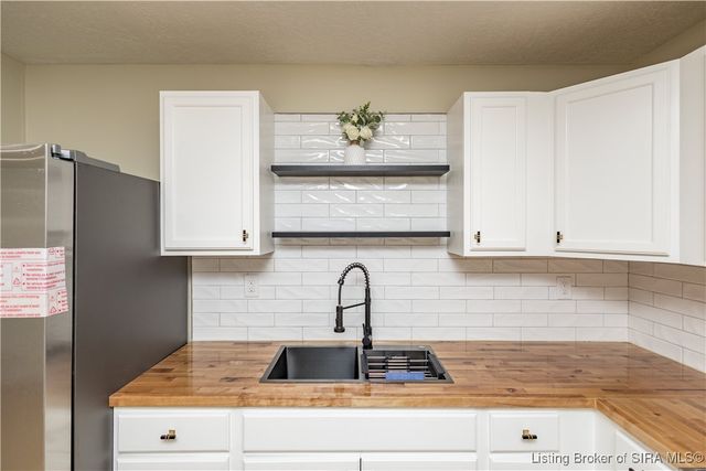 1116 Birchwood Drive, Jeffersonville, IN 47130