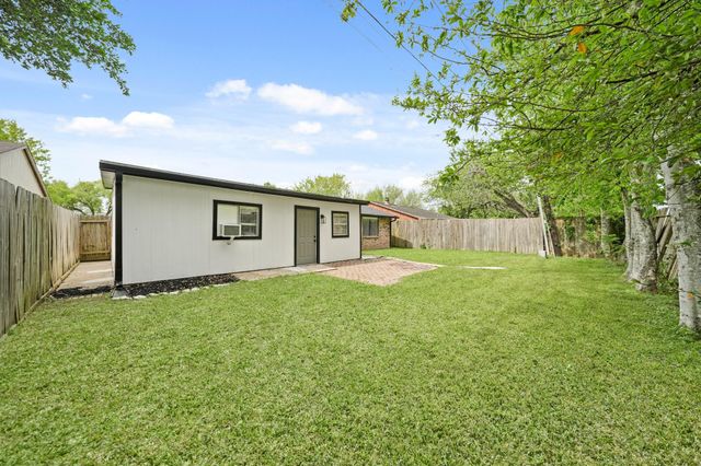 6711 Pickett Drive, Richmond, TX 77469