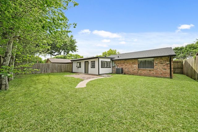 6711 Pickett Drive, Richmond, TX 77469