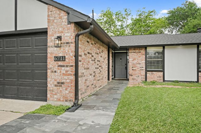 6711 Pickett Drive, Richmond, TX 77469