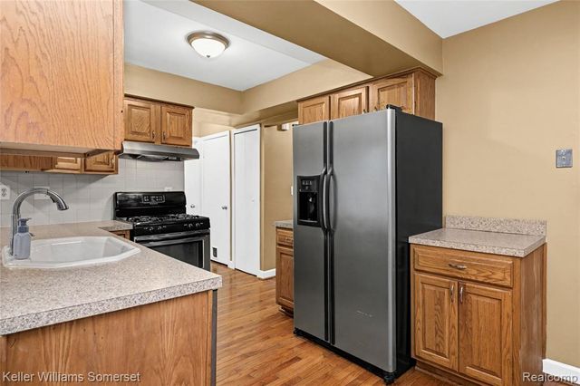 13623 Hillsdale, Sterling Heights, MI 48313