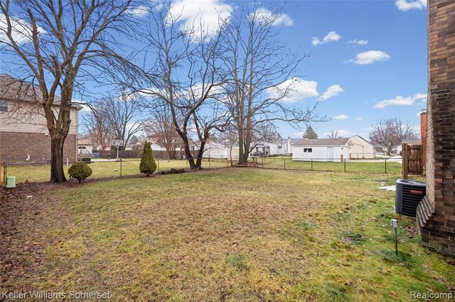 13623 Hillsdale, Sterling Heights, MI 48313