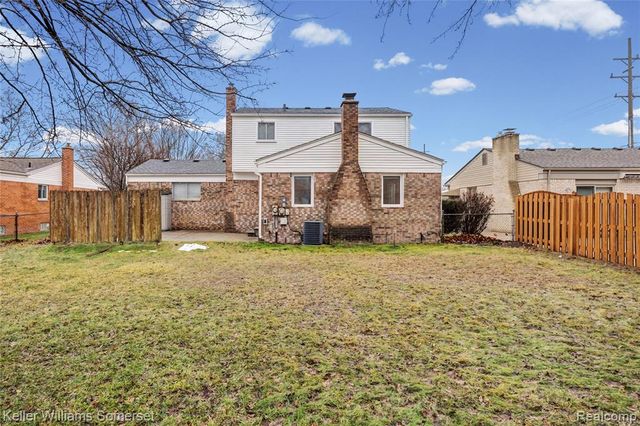 13623 Hillsdale, Sterling Heights, MI 48313