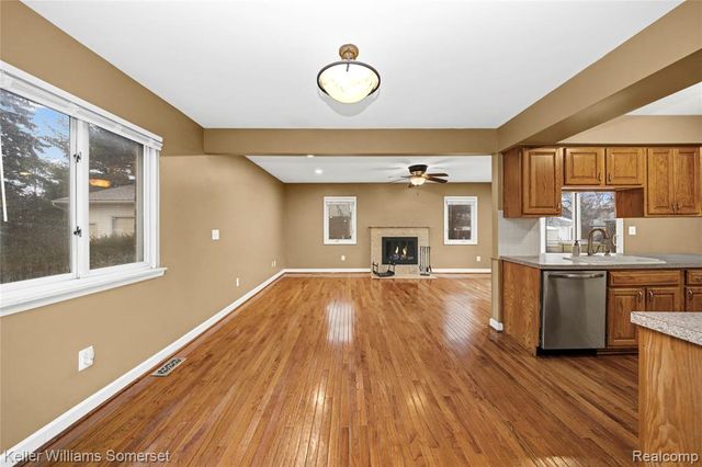 13623 Hillsdale, Sterling Heights, MI 48313