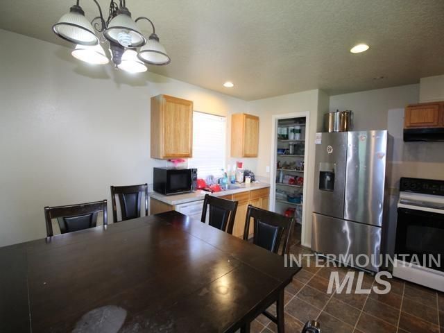 1921 Hasbrook St, Caldwell, ID 83607