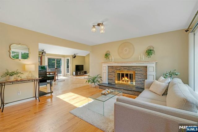 28 Pitcairn Avenue, Ho-ho-kus, NJ 07423